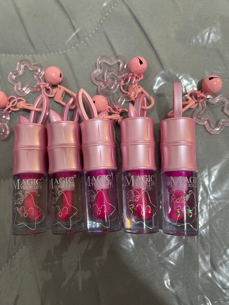 brillant à lèvres porté clé