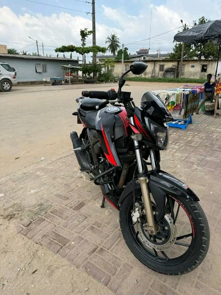 Moto sportive TVS Apache