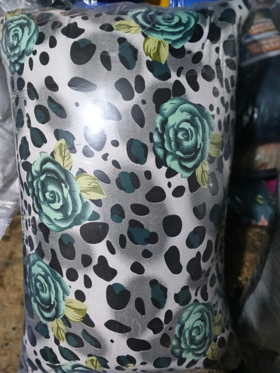 Coussin décoratif à motifs floraux