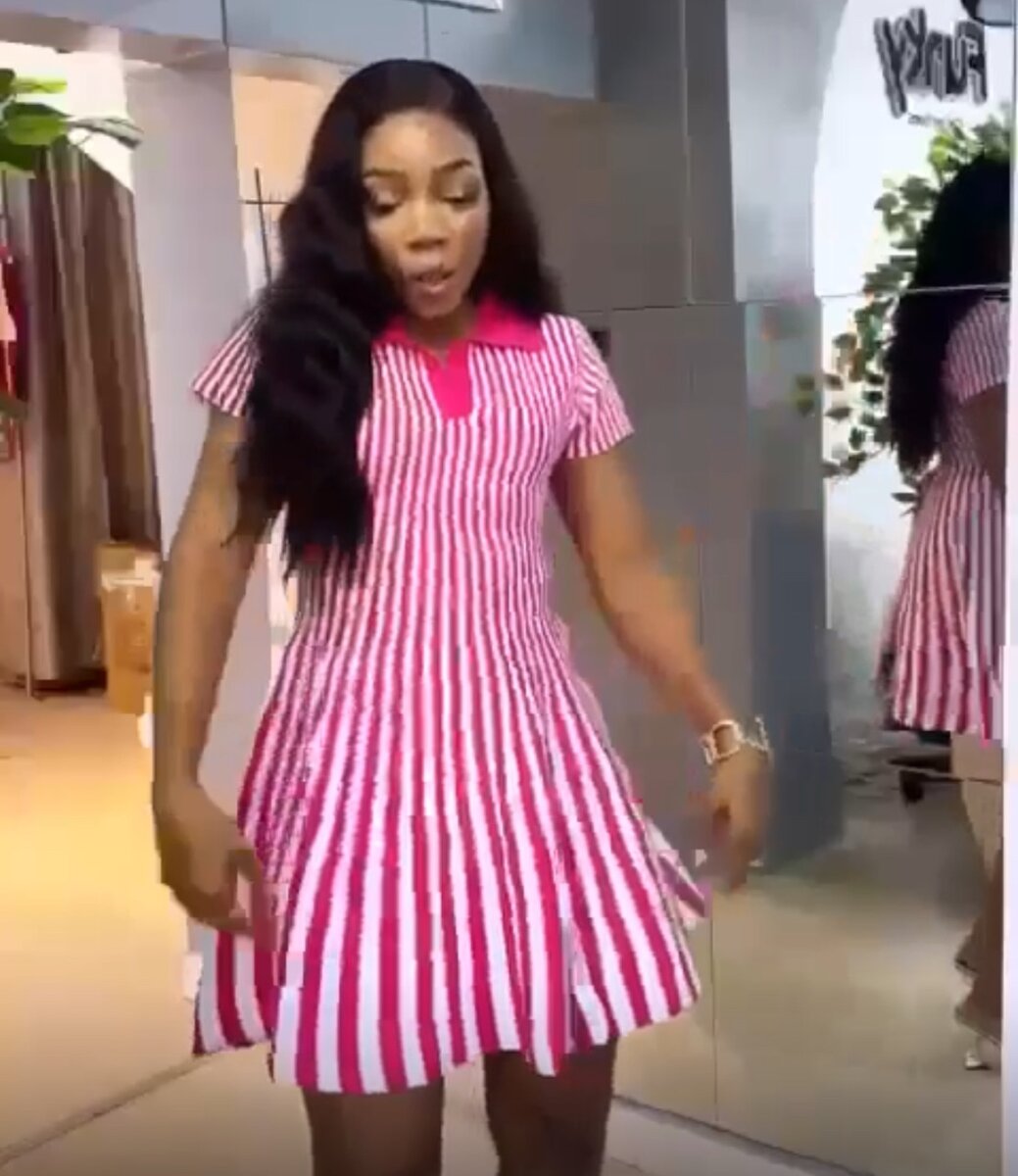 Robe évasée à rayures