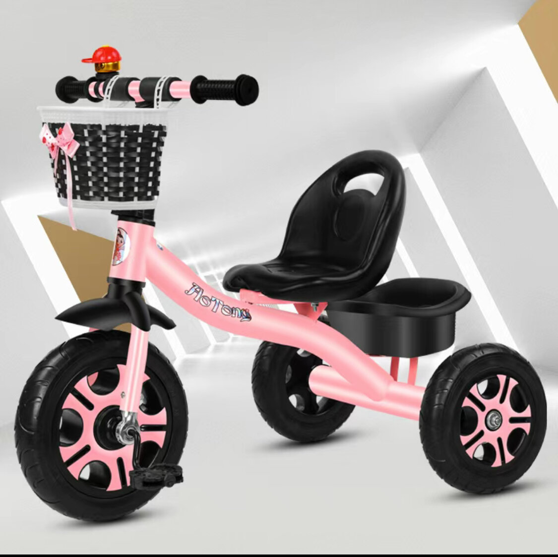 Tricycle Enfant Rose avec Panier