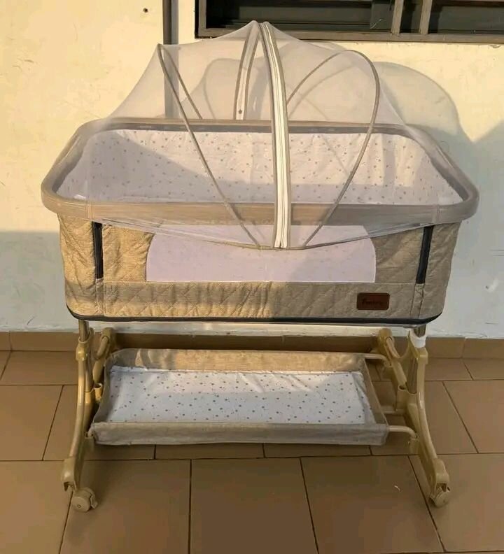 Berceau bébé avec moustiquaire