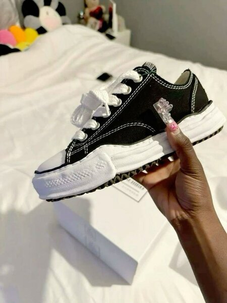 Baskets mode noires et blanches