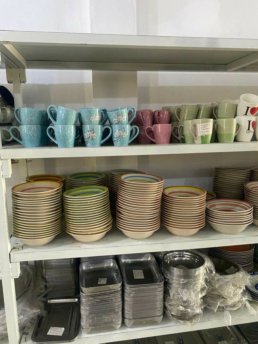 Plates and mugs