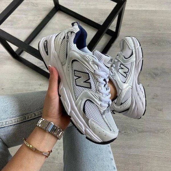 NEW BALANCE 530 ( Certifé avec le carton)