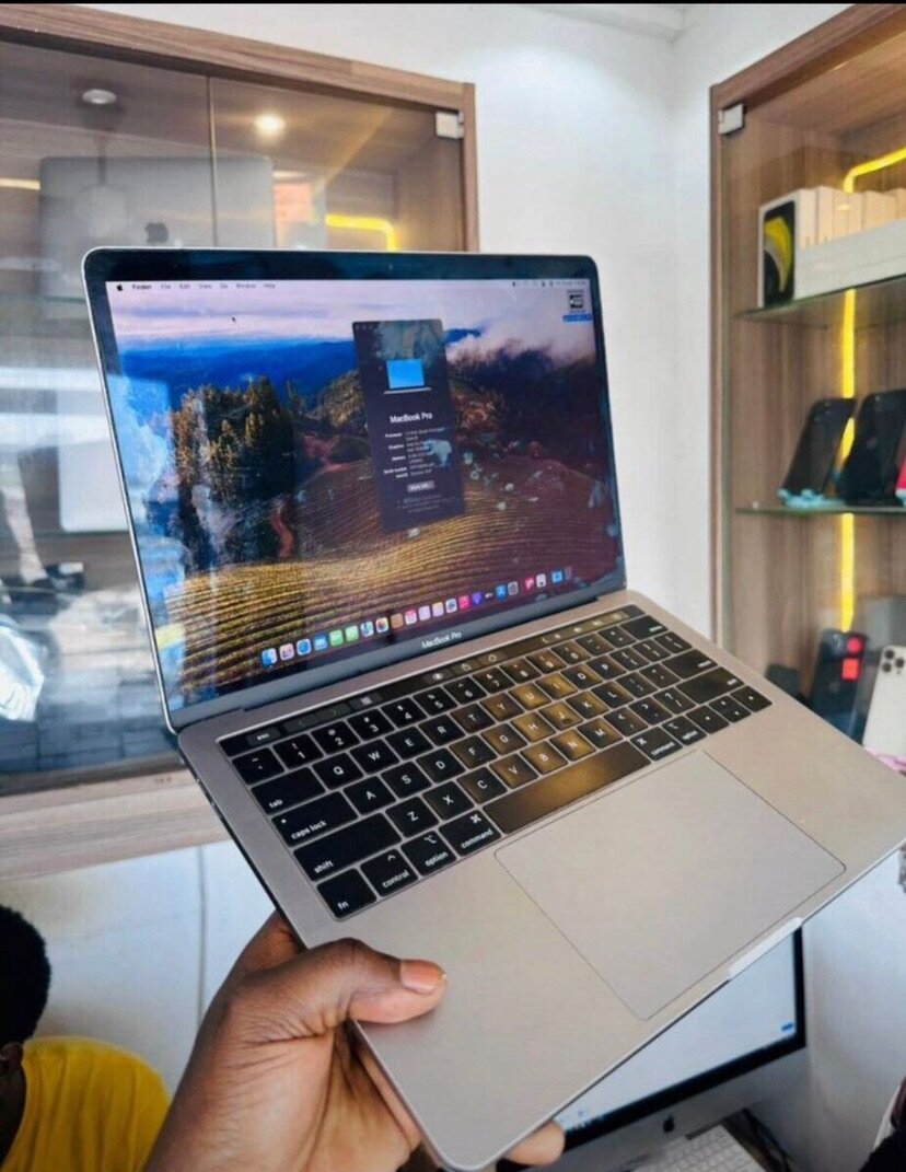 MacBook Pro M2 13inches 256gig