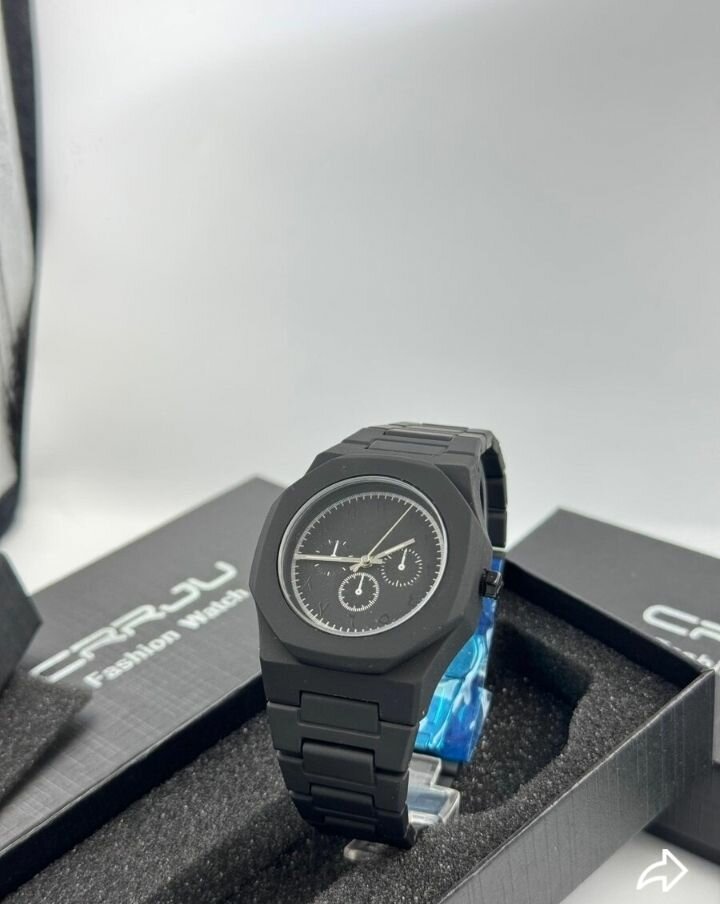 Montre élégante noire homme