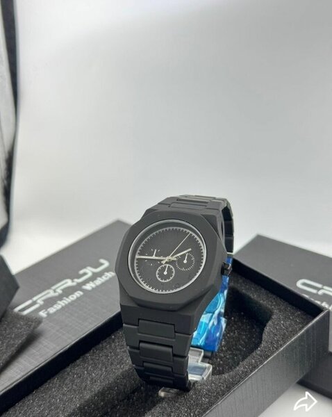 Montre élégante noire homme