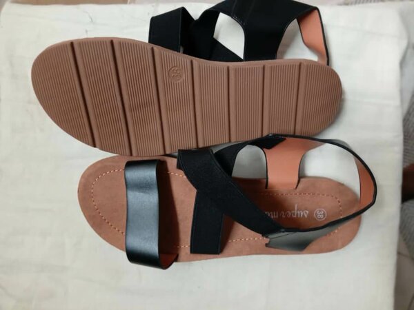 Sandales en cuir croisées femme