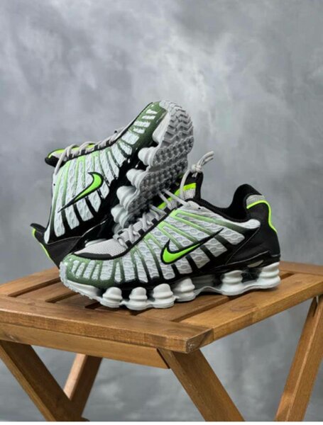 Baskets de sport modernes