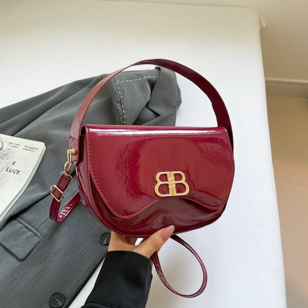 Sac à bandoulière rouge élégant