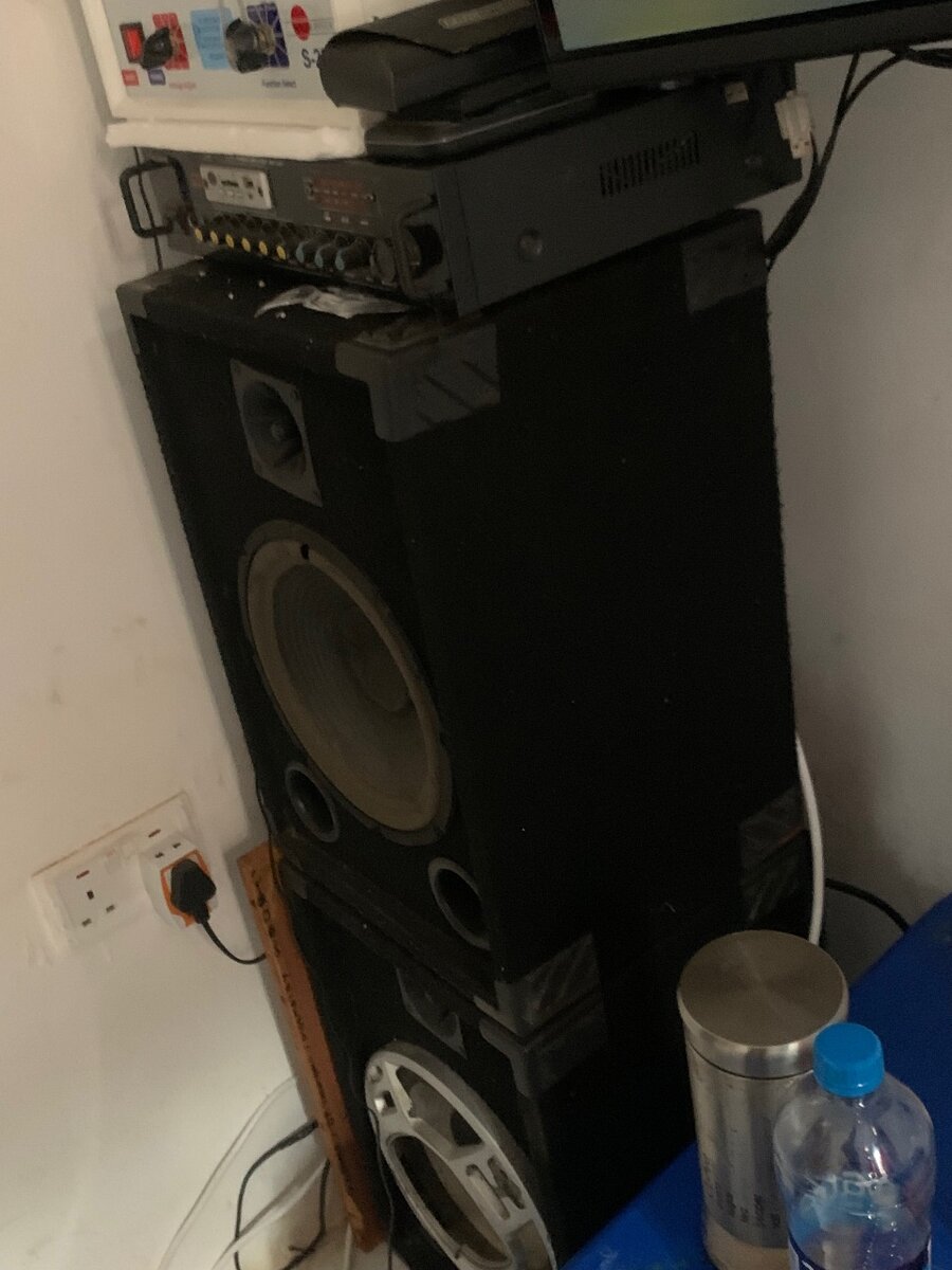 Amplifier and speakers