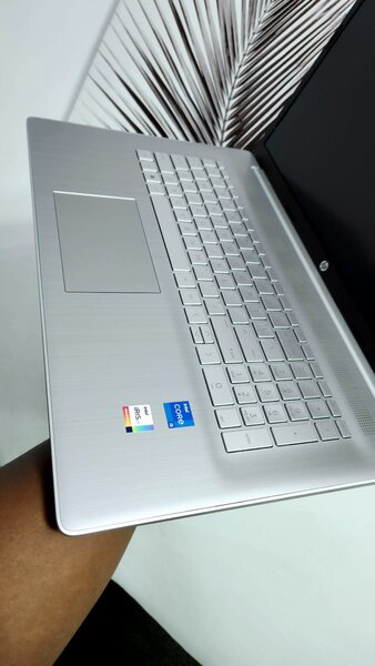 HP LAPTOP 17 32GB