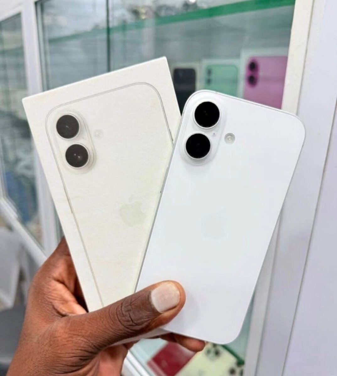 iPhone 16- Design Épuré