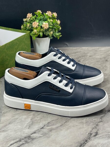 TIMBERLAND BLACK AND WHITE