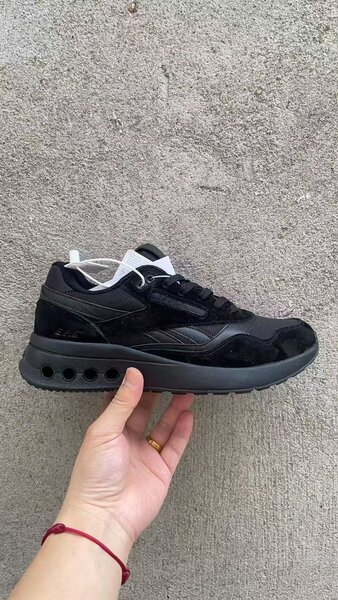 Reebok avec son carton