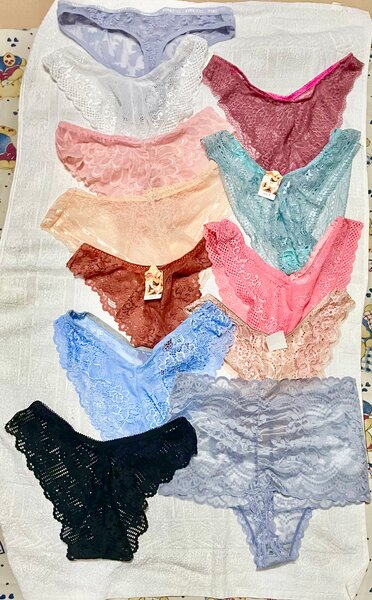 Culottes en dentelle colorées