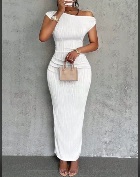 Robe Longue Épaules Dénudées Élégante