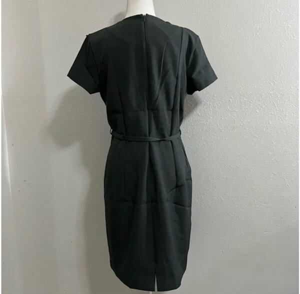 Robe courte à manches courtes avec ceinture H&M