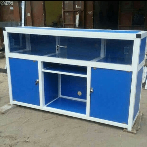 Vitrine d'exposition en bois