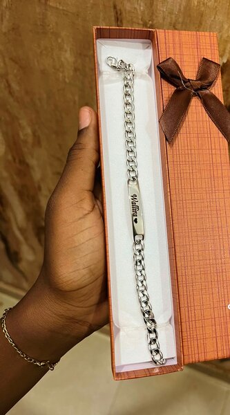 Bracelet en acier gravé