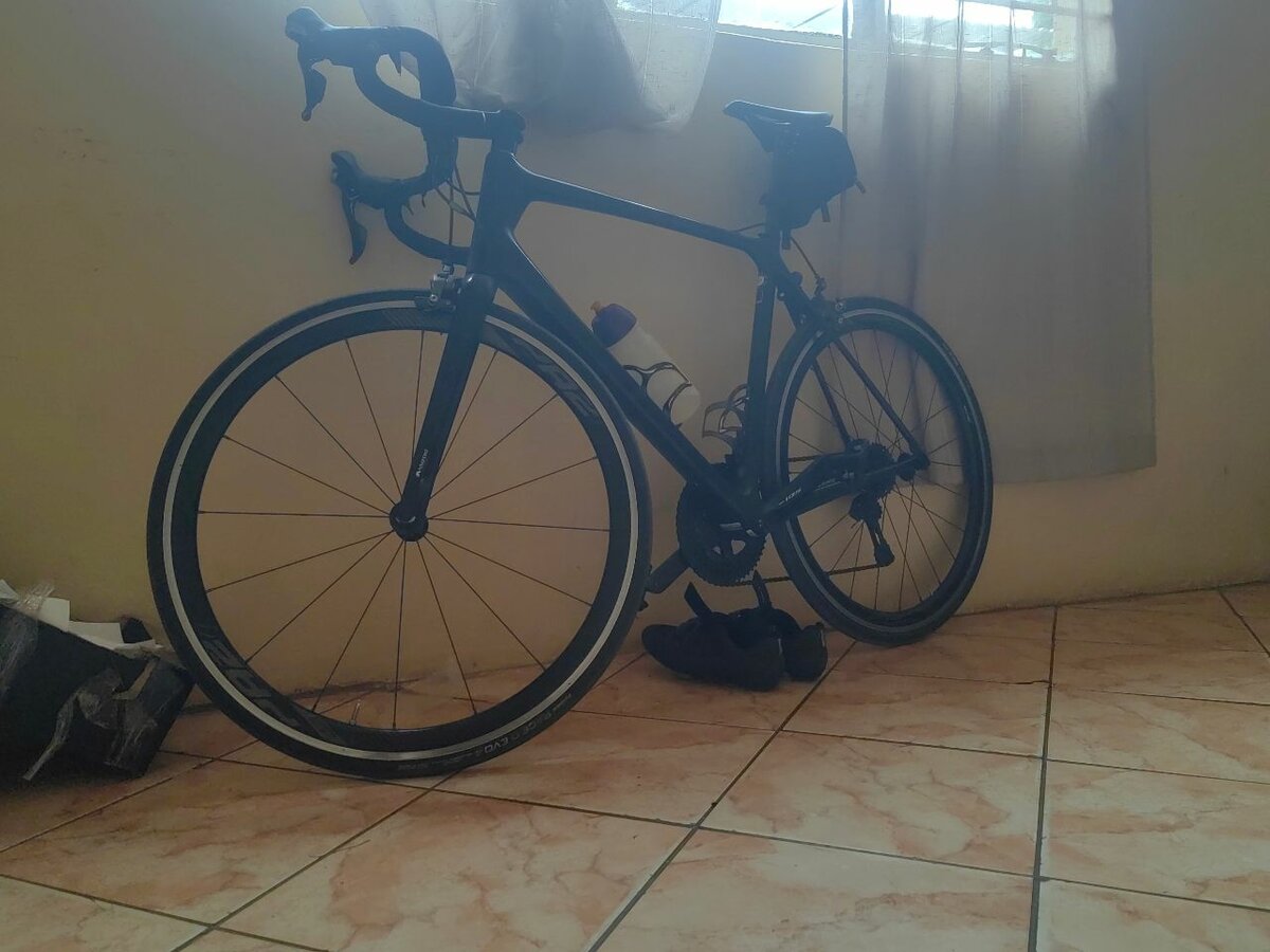 Road racing bike (Giant)
