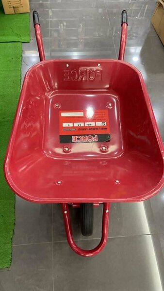 Brouette robuste jardin