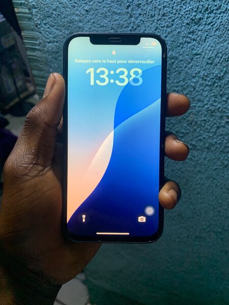 iPhone 12 - 64GB Noir