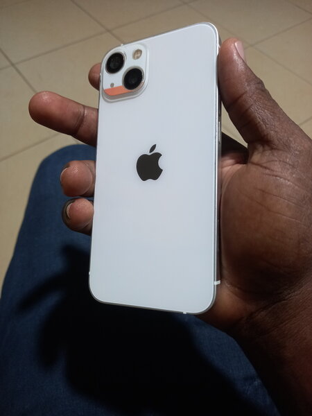 iPhone modèle récent blanc