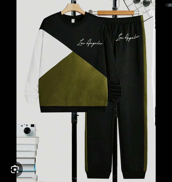 Ensemble de survêtement moderne