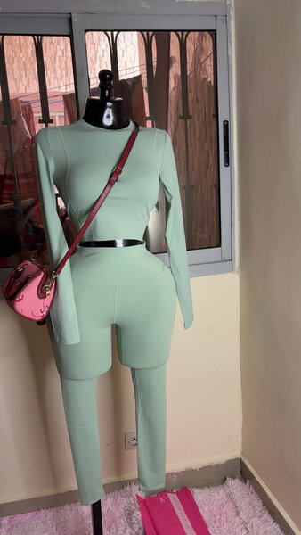 Ensemble moulant femme élégant