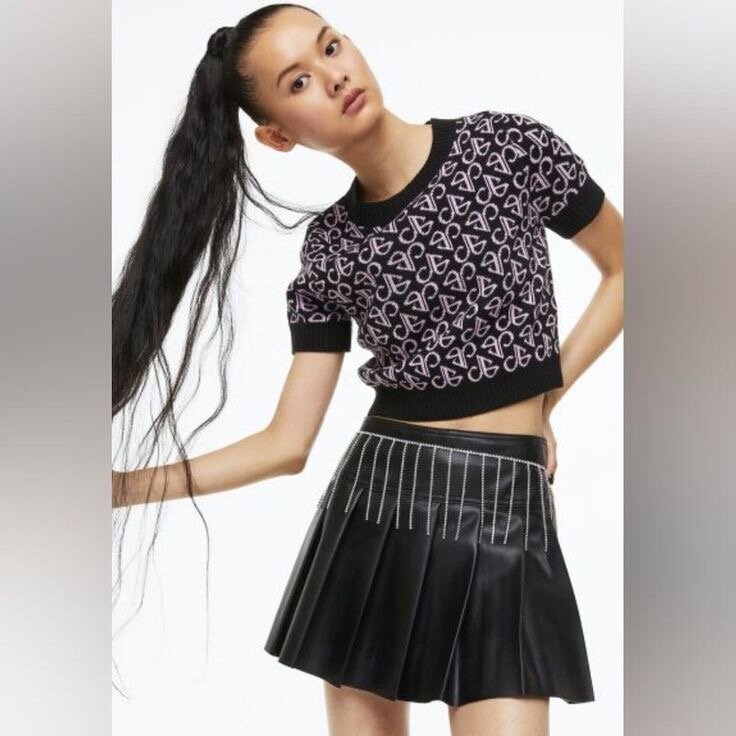 Pull court motif moderne