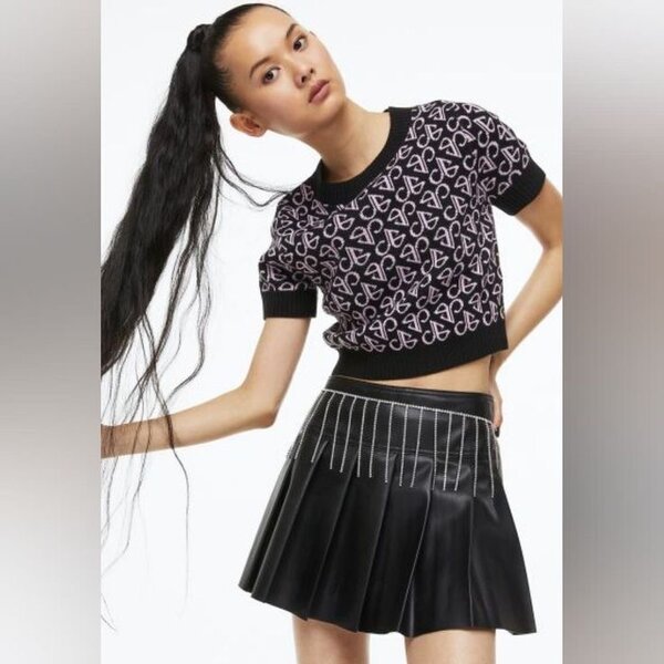 Pull court motif moderne