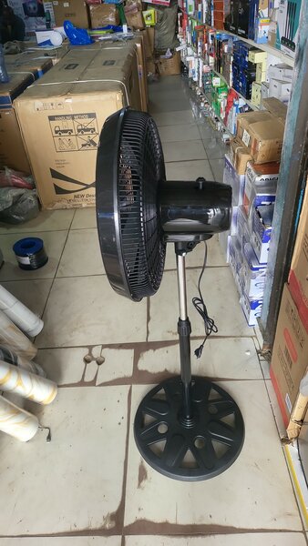 Ventilateur sur pied réglable