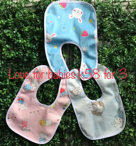 Set of bibs in three colors