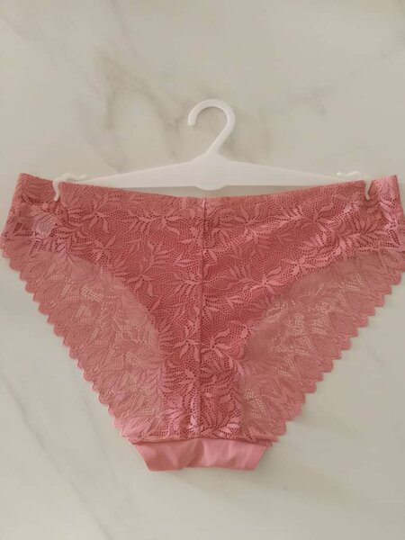 Culotte en dentelle féminine
