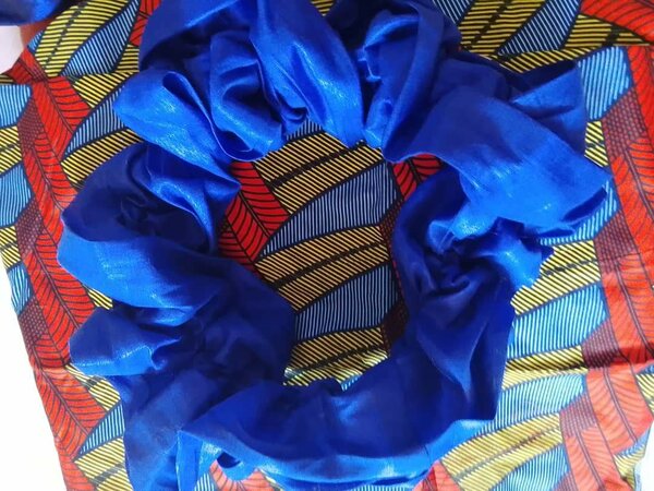 Chouchou satin bleu brillant