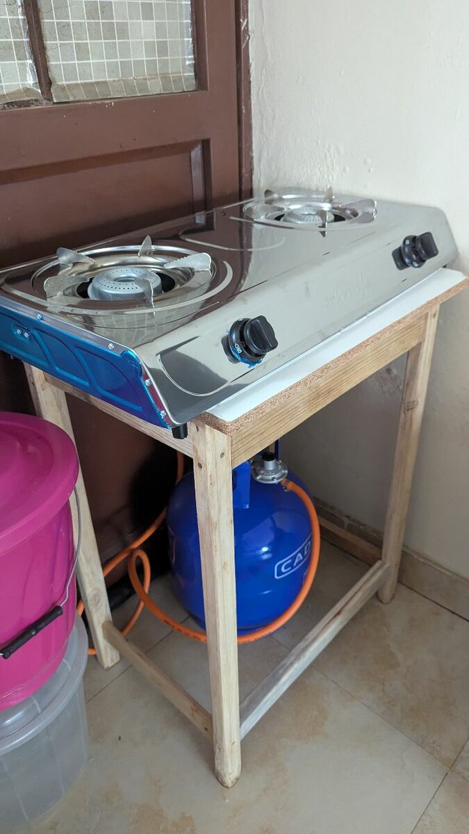 Two plates gas stoves self ignition