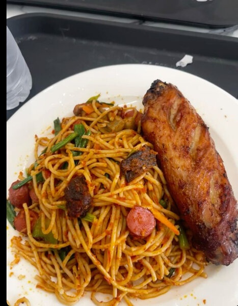 Spaghetti épicé et poulet grillé