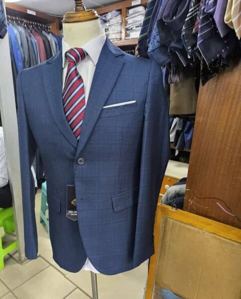 Costume élégant homme business