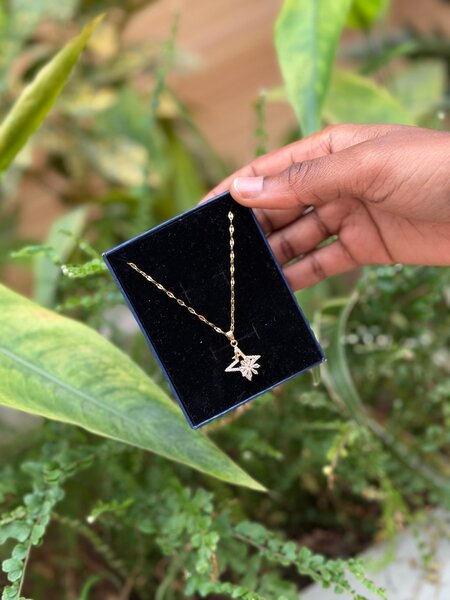 Collier Pendentif Doré Élégant