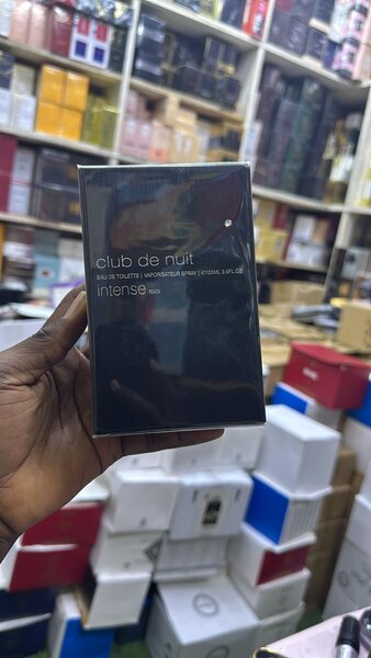 Club De nuit intense man