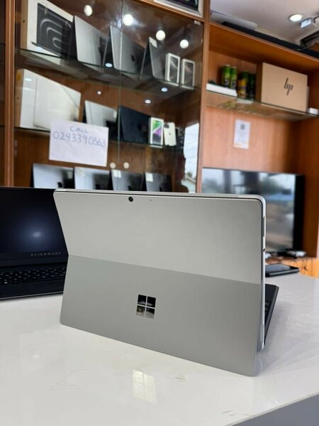 *MICROSOFT SURFACE PRO 8*