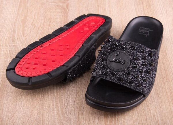 sandales noir brillant avec des pointes