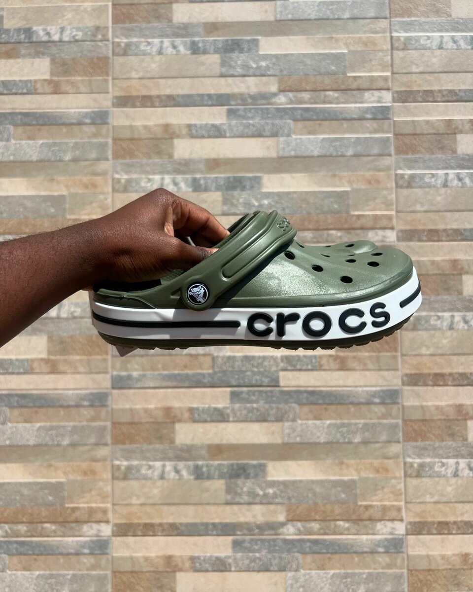 Stylish and comfortable men's crocs