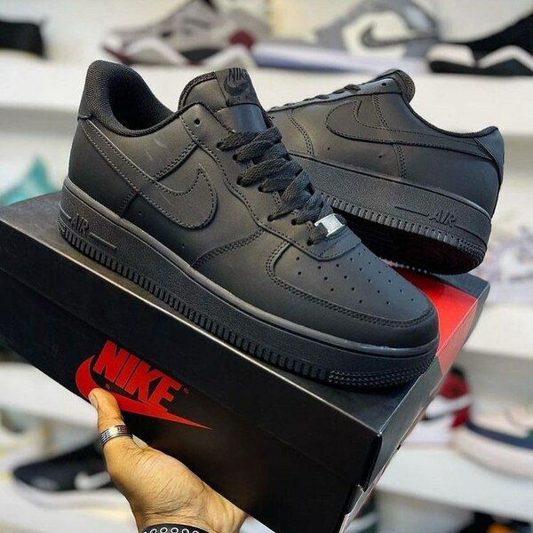 Air force noir bonne qualité   Pointure 36 à 45