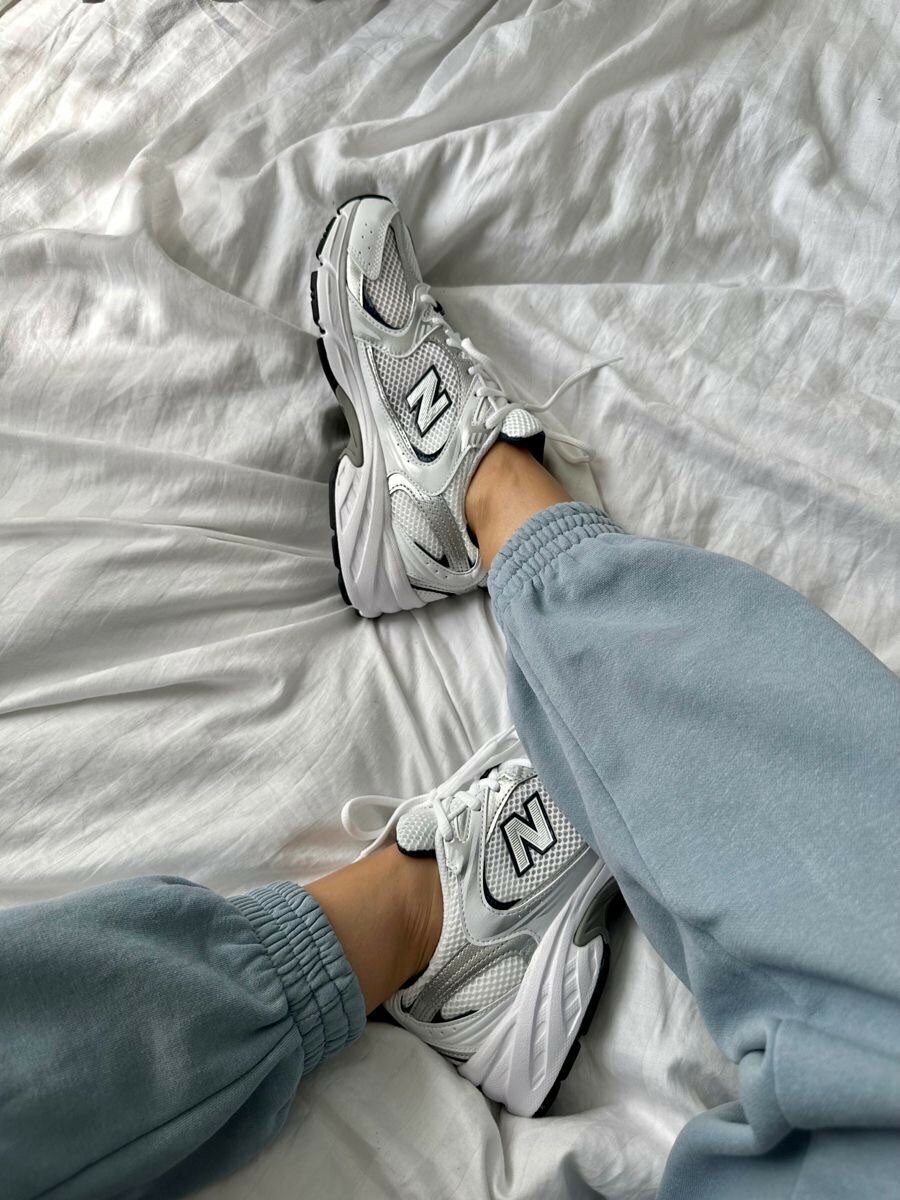 NEW BALANCE 530 ( Certifé avec le carton)