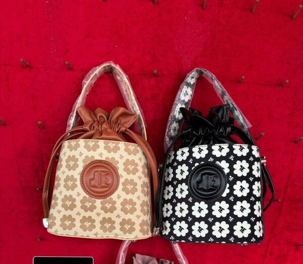 Sacs à dos élégants motifs floraux