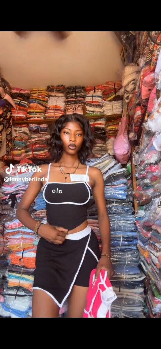 Ensemble Top et Jupe Noire