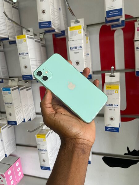 iPhone 11 128GB (Pre Owned)